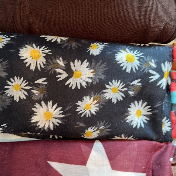 16 asst scarfs - Picture 5 of 16